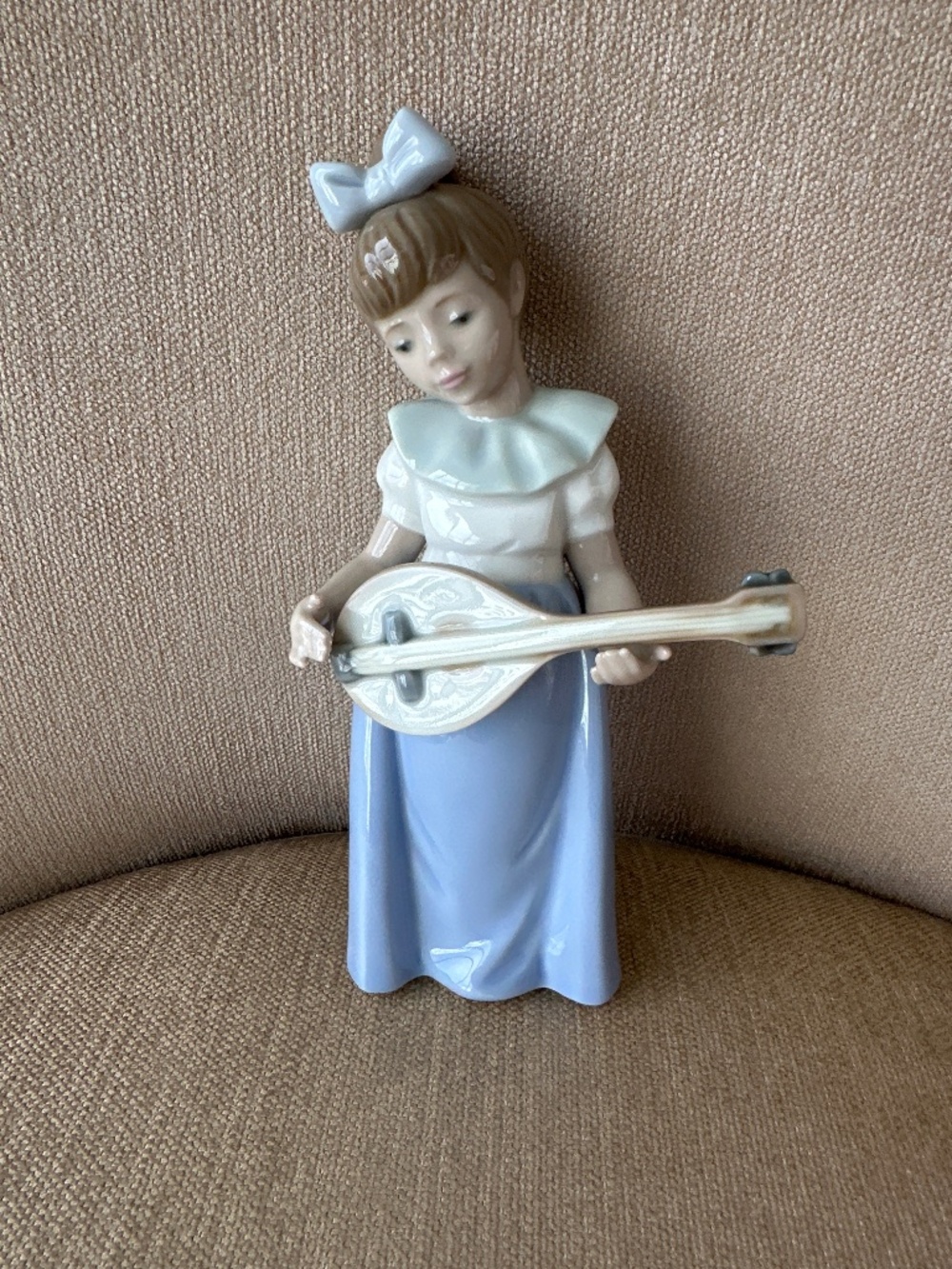 NAO   Girl Playing Mandolin